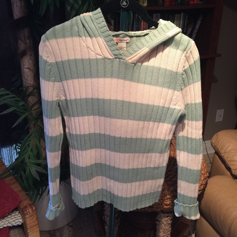 Green and White Sweater w/hood